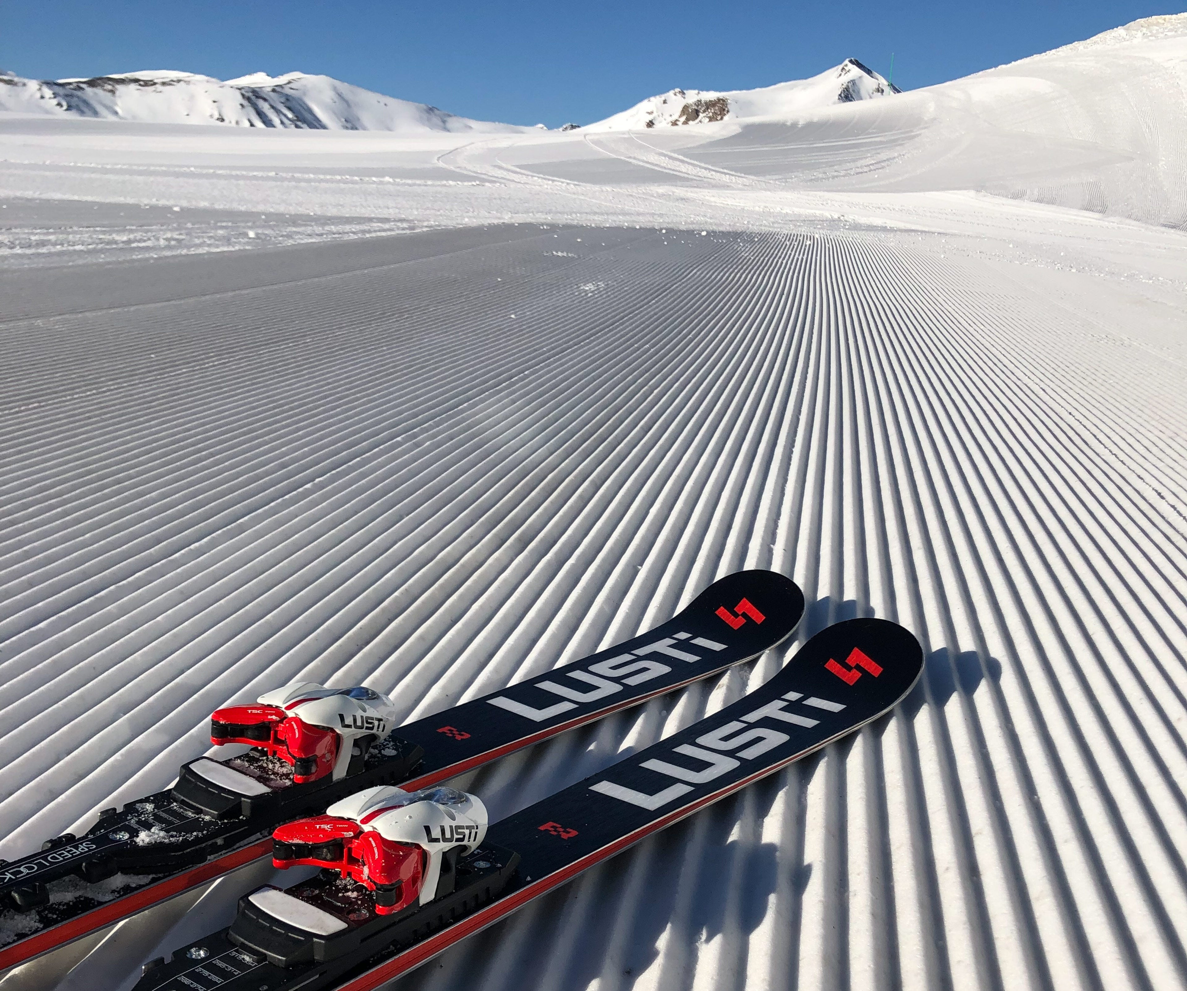 Die Saison beginnt – Mit LUSTI Ski hinein in neue Winterabenteuer!